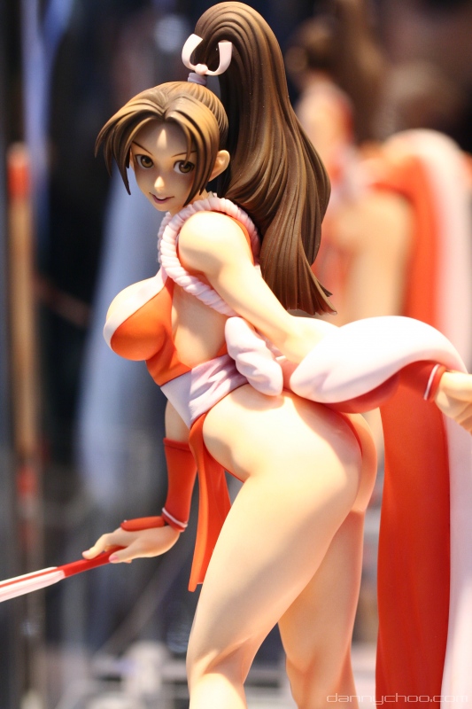shiranui mai, fatal fury, snk, the king of fighters, wonder festival, wonder festival 2007, photo (medium), 1girl, ass, breasts, brown eyes, brown hair, female focus, figure, folded fan, folding fan, hand fan, large breasts, long hair, pelvic curtain, ponytail, revealing clothes, solo, watermark
