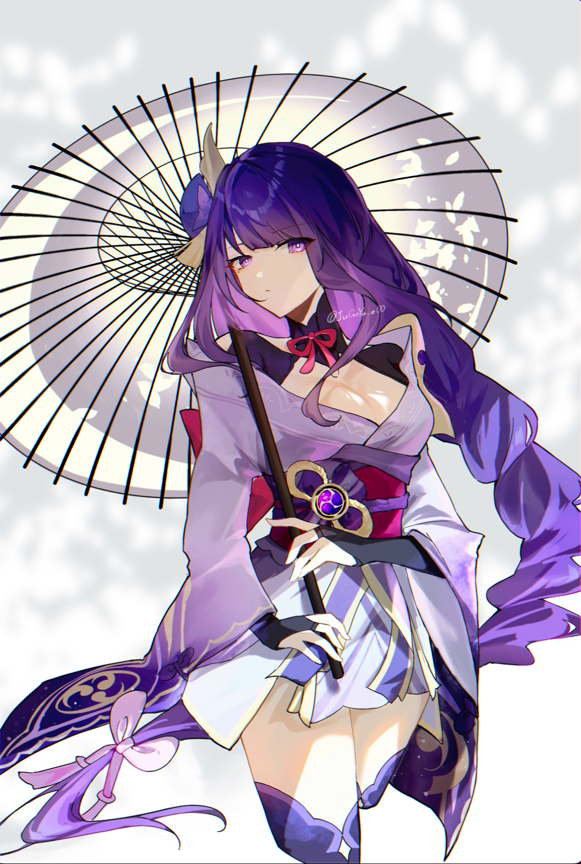 stella (105 yoru), raiden shogun, genshin impact, commentary request, highres, 1girl, armor, back bow, blunt bangs, blurry, blurry background, bow, braid, breasts, bridal gauntlets, cleavage, closed mouth, clothing cutout, gradient hair, grey background, hair ornament, hair ribbon, holding, japanese clothes, kimono, large breasts, long braid, long hair, looking at viewer, looking to the side, mitsudomoe (shape), mole, mole under eye, multicolored hair, off shoulder, oil-paper umbrella, pink ribbon, purple eyes, purple hair, purple kimono, purple thighhighs, red sash, ribbon, sash, shade, shoulder armor, shoulder cutout, single braid, solo, thighhighs, tomoe (symbol), umbrella, upper body