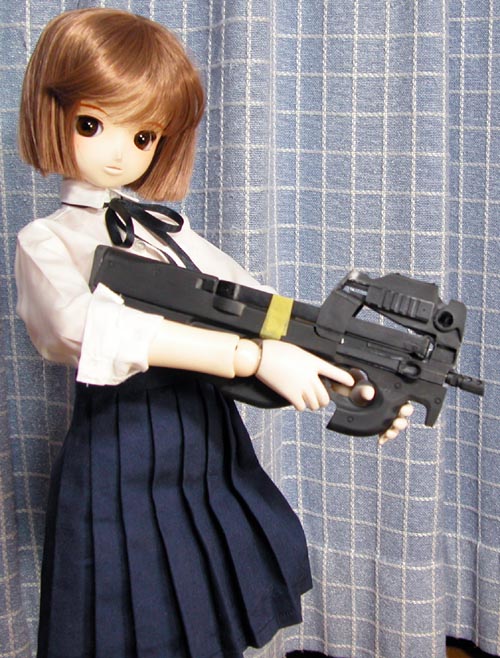 henrietta (gunslinger girl), gunslinger girl, photo (medium), 00s, bob cut, bullpup, doll, gun, p90, personal defense weapon, solo, submachine gun, weapon