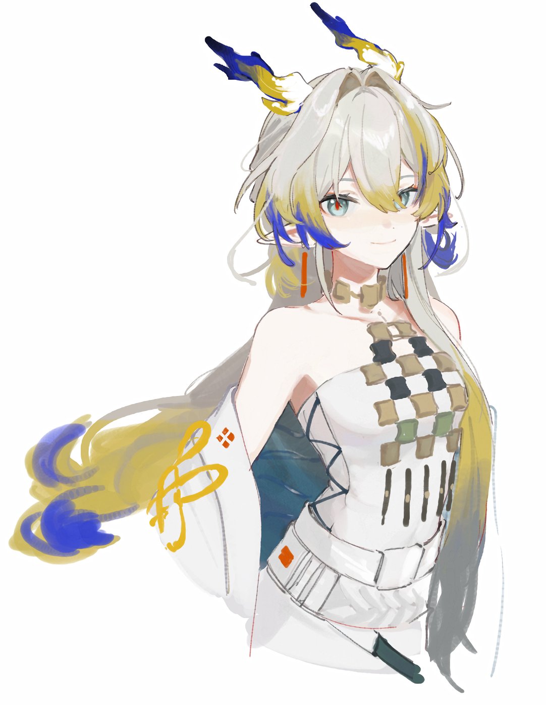 ririri (lilili tea), shu (arknights), arknights, highres, 1girl, bare shoulders, belt, blonde hair, closed mouth, cropped torso, dragon girl, dragon horns, earrings, green eyes, grey hair, hair between eyes, hair intakes, horns, jewelry, long hair, looking at viewer, multicolored hair, necklace, off shoulder, pointy ears, purple hair, red pupils, simple background, smile, solo, strapless, tube top, white background, white belt, white tube top