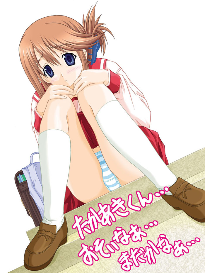 komaki manaka, to heart (series), to heart 2, 00s, 1girl, blue eyes, blue panties, blush, brown hair, dutch angle, female focus, folded ponytail, hair ornament, hairclip, kneehighs, leg hold, miniskirt, panties, pantyshot, school uniform, serafuku, shoes, sitting, skirt, socks, solo, underwear, upskirt, white socks