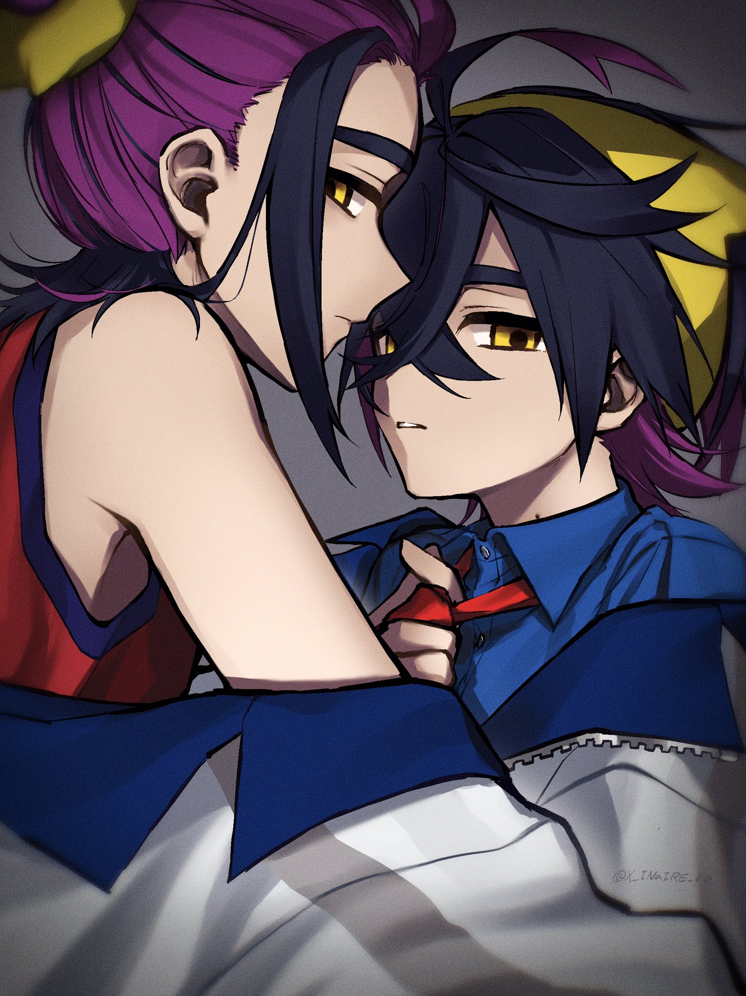 x inaire 00, kieran (pokemon), nintendo, pokemon, pokemon sv, commentary request, highres, 2boys, black hair, blue shirt, closed mouth, collared shirt, crossed bangs, dual persona, grey background, hair between eyes, hairband, jacket, looking at viewer, male focus, mole, mole on neck, multicolored hair, multiple boys, off shoulder, open clothes, open jacket, parted lips, purple hair, red tank top, shirt, simple background, tank top, upper body, white jacket, yellow eyes, yellow hairband