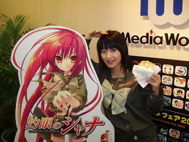 ito noizi, alastor (shakugan no shana), kugimiya rie, shana, real life, shakugan no shana, cosplay photo, photo (medium), 2girls, bread, cosplay, food, jewelry, melon bread, multiple girls, pendant, school uniform, serafuku, thighhighs, voice actor