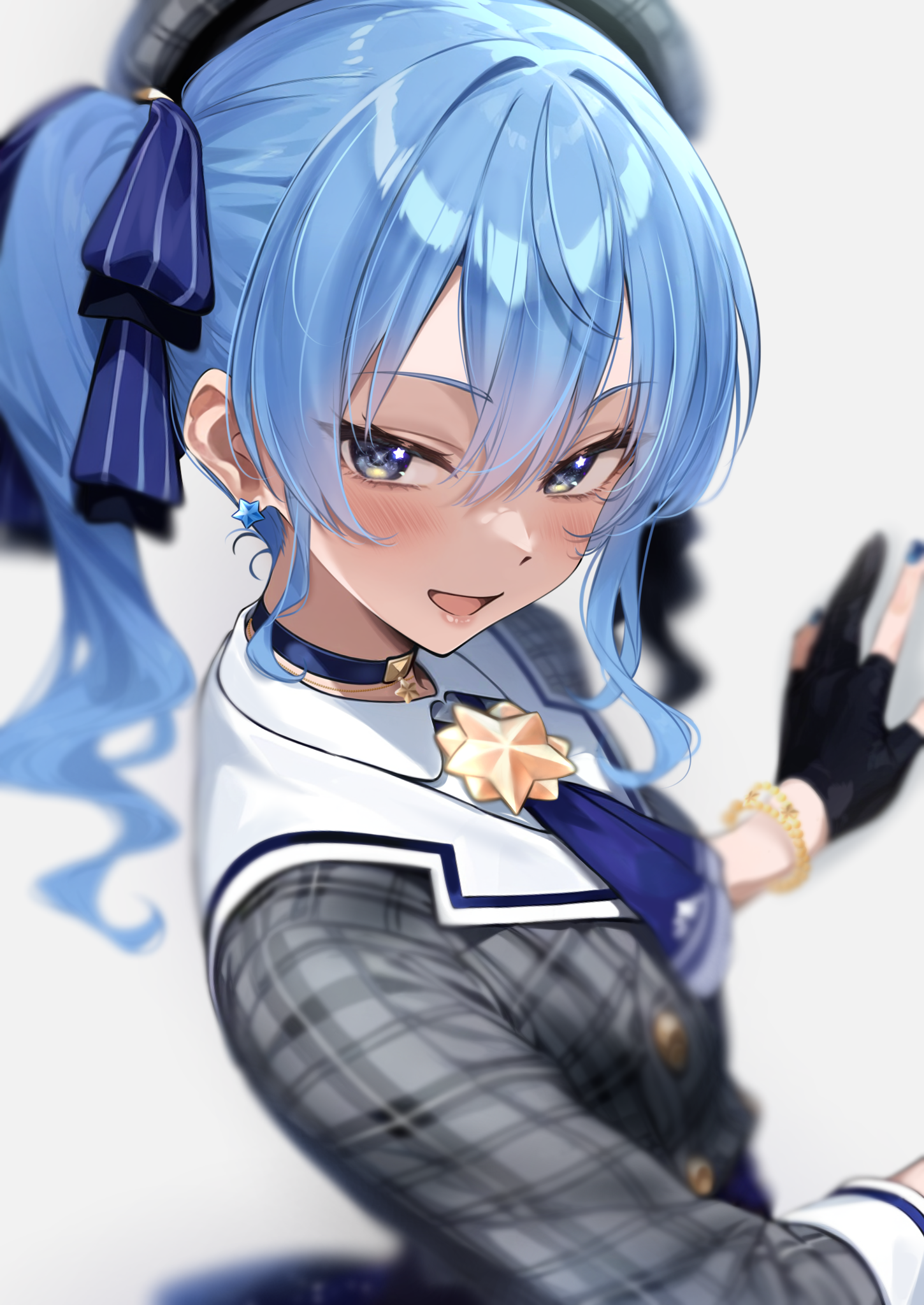 nyarurato0debu, hoshimachi suisei, hoshimachi suisei (1st costume), hololive, highres, 1girl, :d, ascot, beret, black gloves, blue ascot, blue choker, blue eyes, blue hair, blue nails, blush, bracelet, choker, earrings, gloves, grey background, hair ribbon, hat, jewelry, open mouth, partially fingerless gloves, plaid clothes, plaid hat, plaid shirt, ribbon, sailor collar, shirt, side ponytail, simple background, smile, solo, star (symbol), star earrings, star in eye, symbol in eye, virtual youtuber