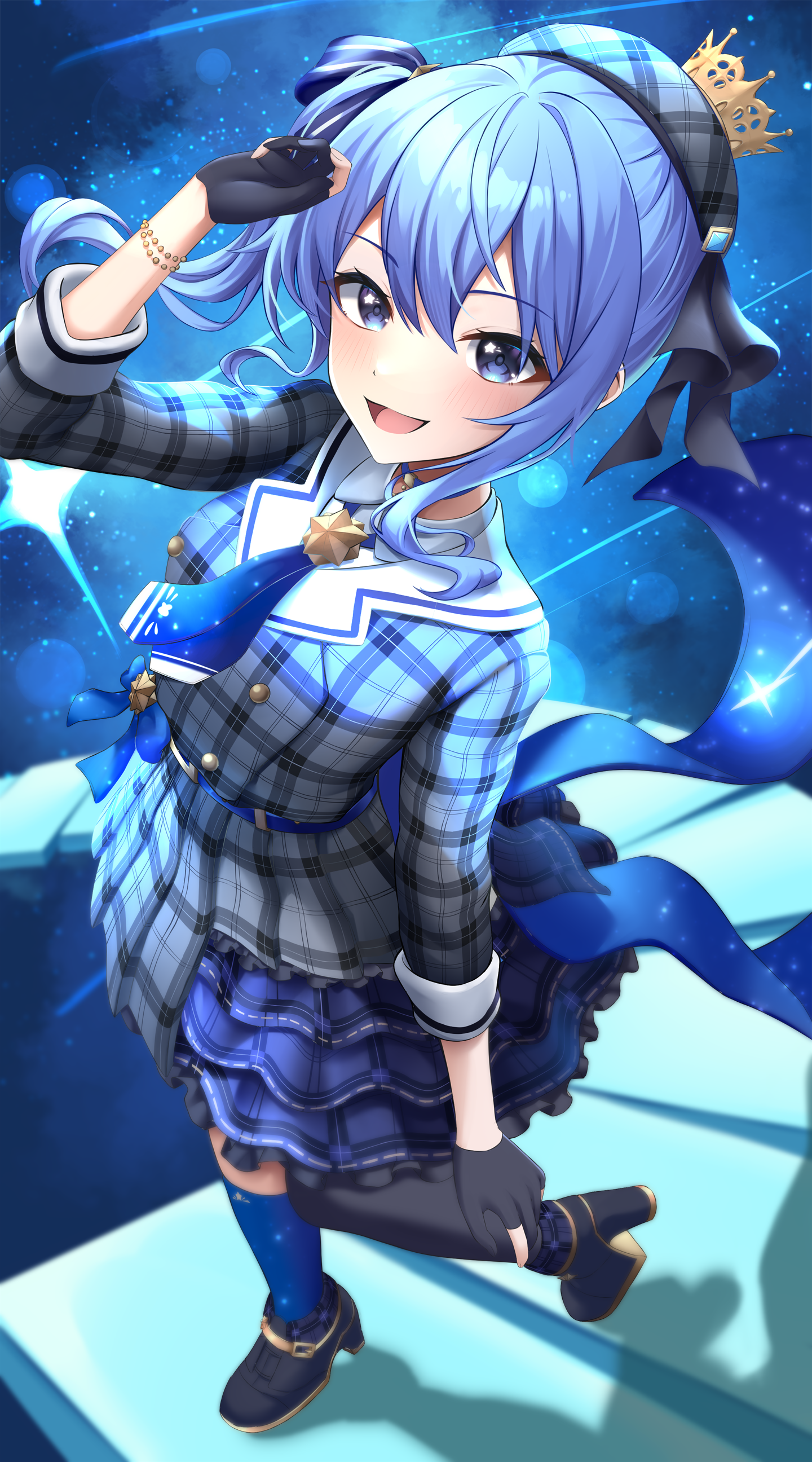 fuyumichi, hoshimachi suisei, hoshimachi suisei (1st costume), hololive, absurdres, highres, 1girl, :d, arm up, ascot, belt, beret, black gloves, blue ascot, blue background, blue belt, blue eyes, blue hair, bracelet, frilled skirt, frills, full body, gloves, hat, high heels, jewelry, looking at viewer, open mouth, partially fingerless gloves, plaid clothes, plaid shirt, plaid skirt, sailor collar, shirt, side ponytail, skirt, sky, smile, solo, stairs, star (sky), star (symbol), star in eye, starry sky, symbol in eye, virtual youtuber, walking