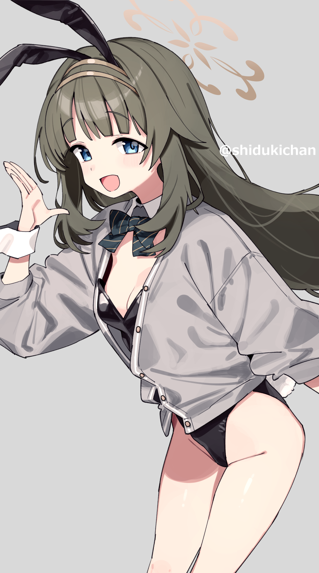 shigatsu shizuki, tsumugi (blue archive), blue archive, commentary request, highres, 1girl, animal ears, artist name, black bow, black bowtie, black leotard, blue eyes, bow, bowtie, breasts, brown hair, brown halo, cardigan, cleavage, detached collar, diagonal-striped bow, diagonal-striped bowtie, diagonal-striped clothes, fake animal ears, fake tail, grey background, grey cardigan, halo, hand up, highleg, highleg leotard, leotard, long hair, looking at viewer, open mouth, rabbit ears, rabbit tail, simple background, small breasts, smile, solo, striped bow, striped bowtie, striped clothes, tail, thighs