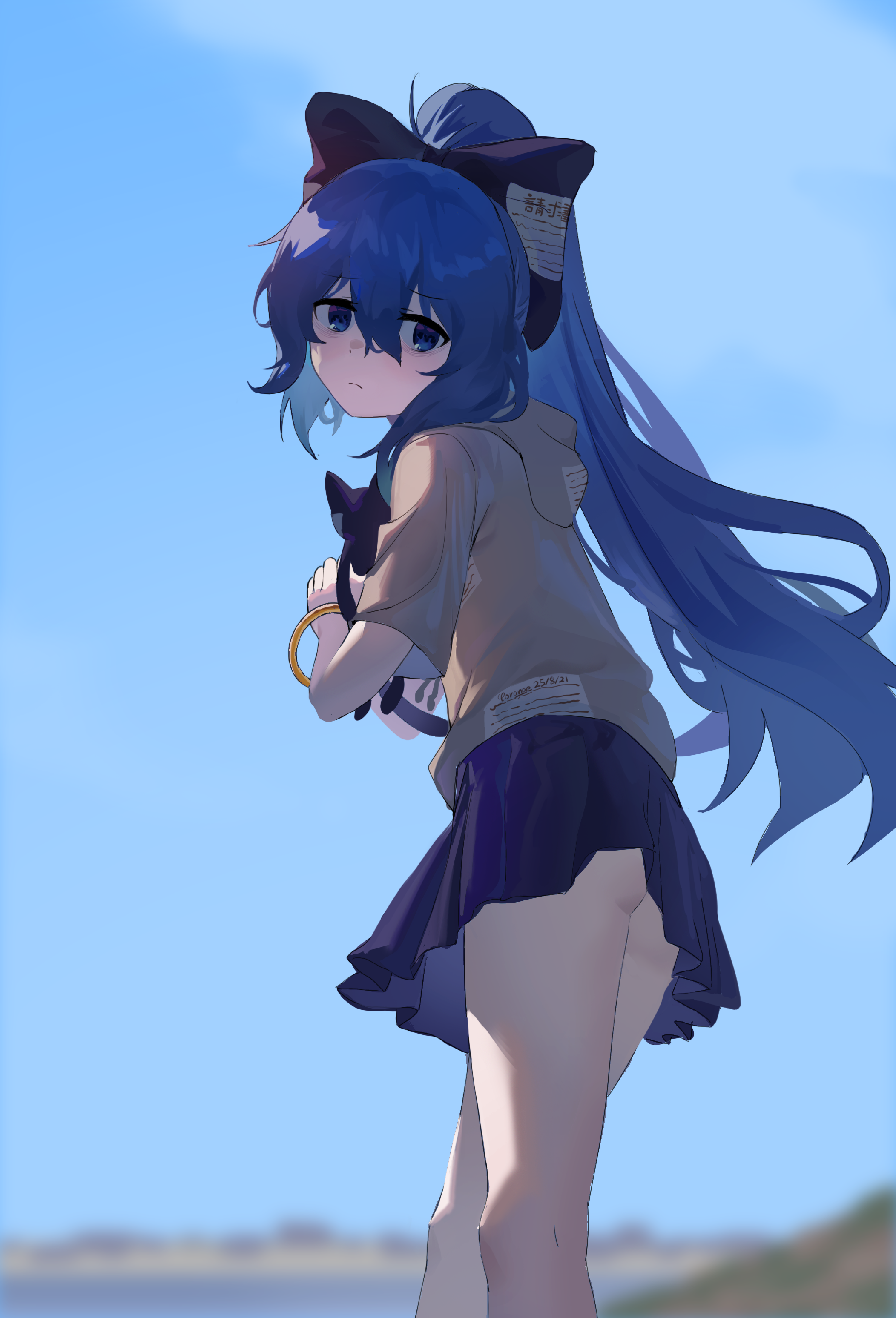 yorange17, yorigami shion, touhou, absurdres, commentary, highres, 1girl, ass, bangle, blue bow, blue eyes, blue hair, blue skirt, blue sky, blurry, bow, bracelet, closed mouth, day, depth of field, grey hoodie, hair between eyes, hair bow, hood, hoodie, jewelry, long hair, looking at viewer, short sleeves, skirt, sky, solo, stuffed animal, stuffed cat, stuffed toy, very long hair