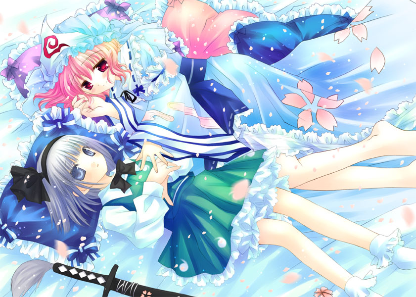hinayuki usa, sakurazawa izumi, konpaku youmu, saigyouji yuyuko, touhou, silver hair, artist collaboration, 2girls, barefoot, blue eyes, dress, female focus, hat, katana, multiple girls, pinafore dress, pink hair, sleeveless, sleeveless dress, socks, sword, triangular headpiece, weapon