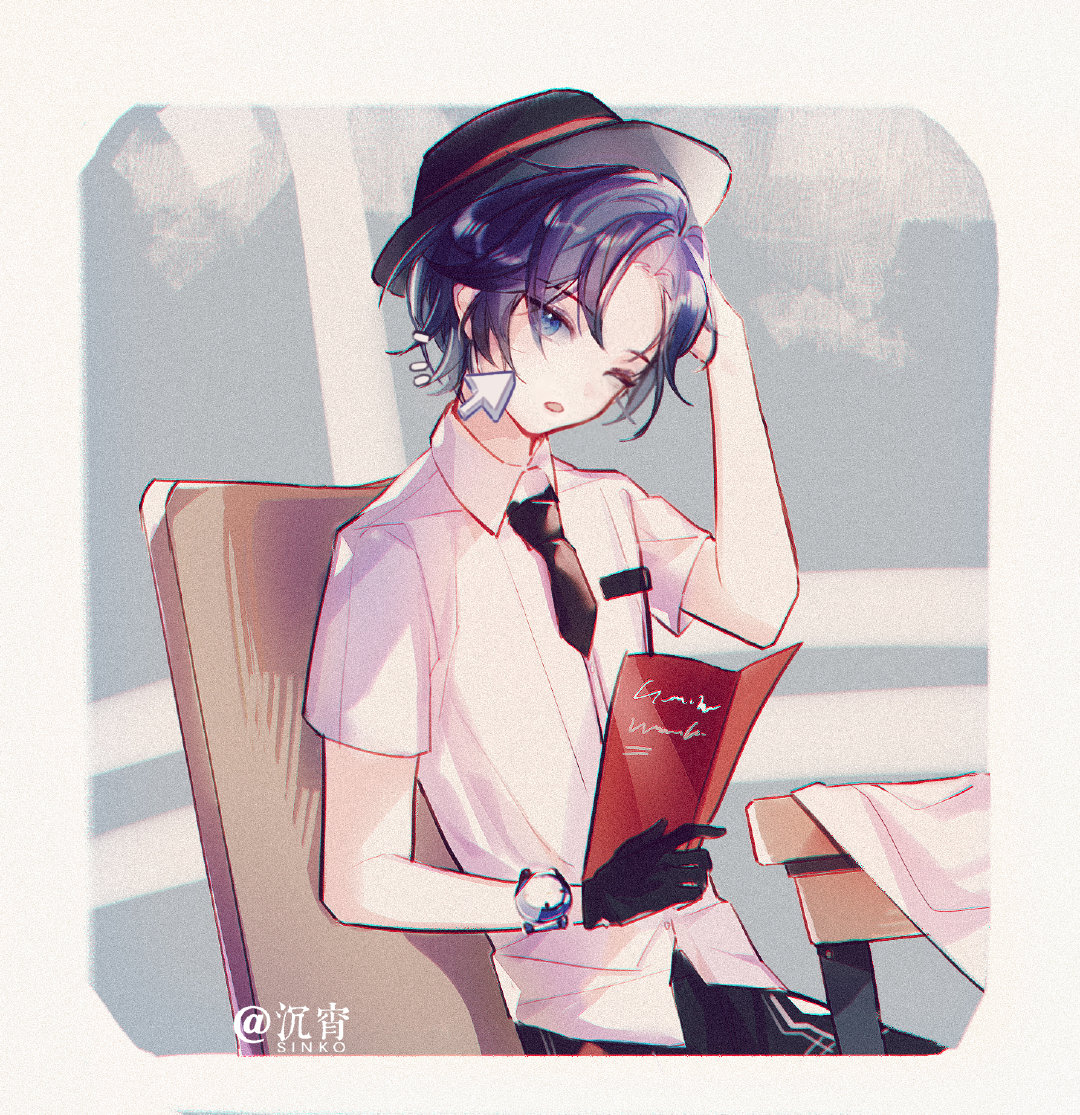 sinko123, clarence clayden, lovebrush chronicles, chinese commentary, 1boy, ;o, aged down, artist name, black hat, black necktie, black pants, blue background, blue eyes, blue hair, border, chair, collared shirt, cursor, curtained hair, hand on headwear, hat, holding, looking at viewer, male focus, mole, mole under eye, necktie, one eye closed, pamphlet, pants, parted bangs, shirt, short hair, short necktie, short sleeves, solo, table, tablecloth, trilby, upper body, watch, white border, white shirt, wristwatch