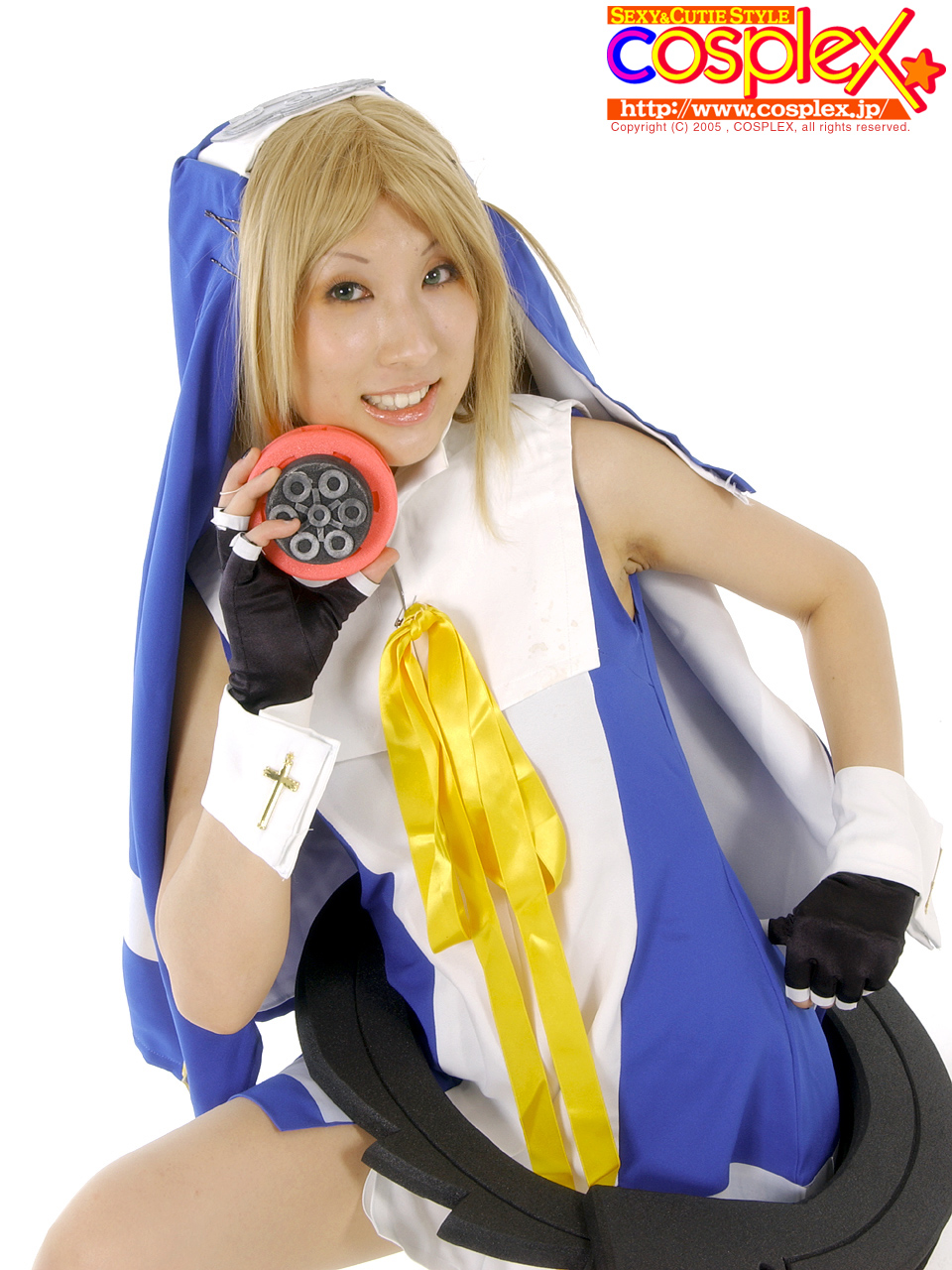 bridget (guilty gear), arc system works, cosplex, guilty gear, eyebrows, cosplay photo, highres, photo (medium), armpits, cosplay, cross, eyelashes, fingerless gloves, gloves, male focus, single armpit, solo, teeth, trap, when you see it, yo-yo