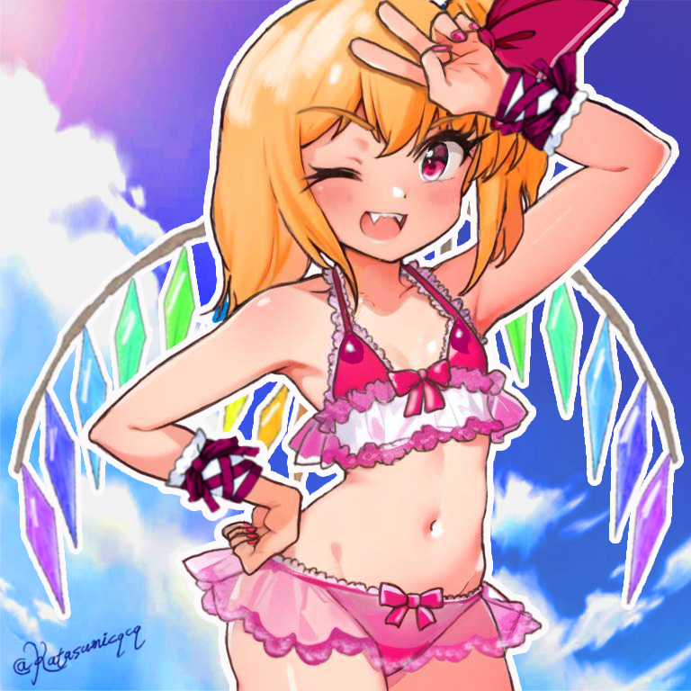 katasumi, flandre scarlet, touhou, 1girl, bikini, blonde hair, cowboy shot, crystal wings, fangs, flat chest, frilled bikini, frills, groin, hand on own hip, looking at viewer, medium hair, navel, one eye closed, open mouth, outdoors, outline, pink bikini, red eyes, sky, solo, swimsuit, twitter username, v, white outline, wings