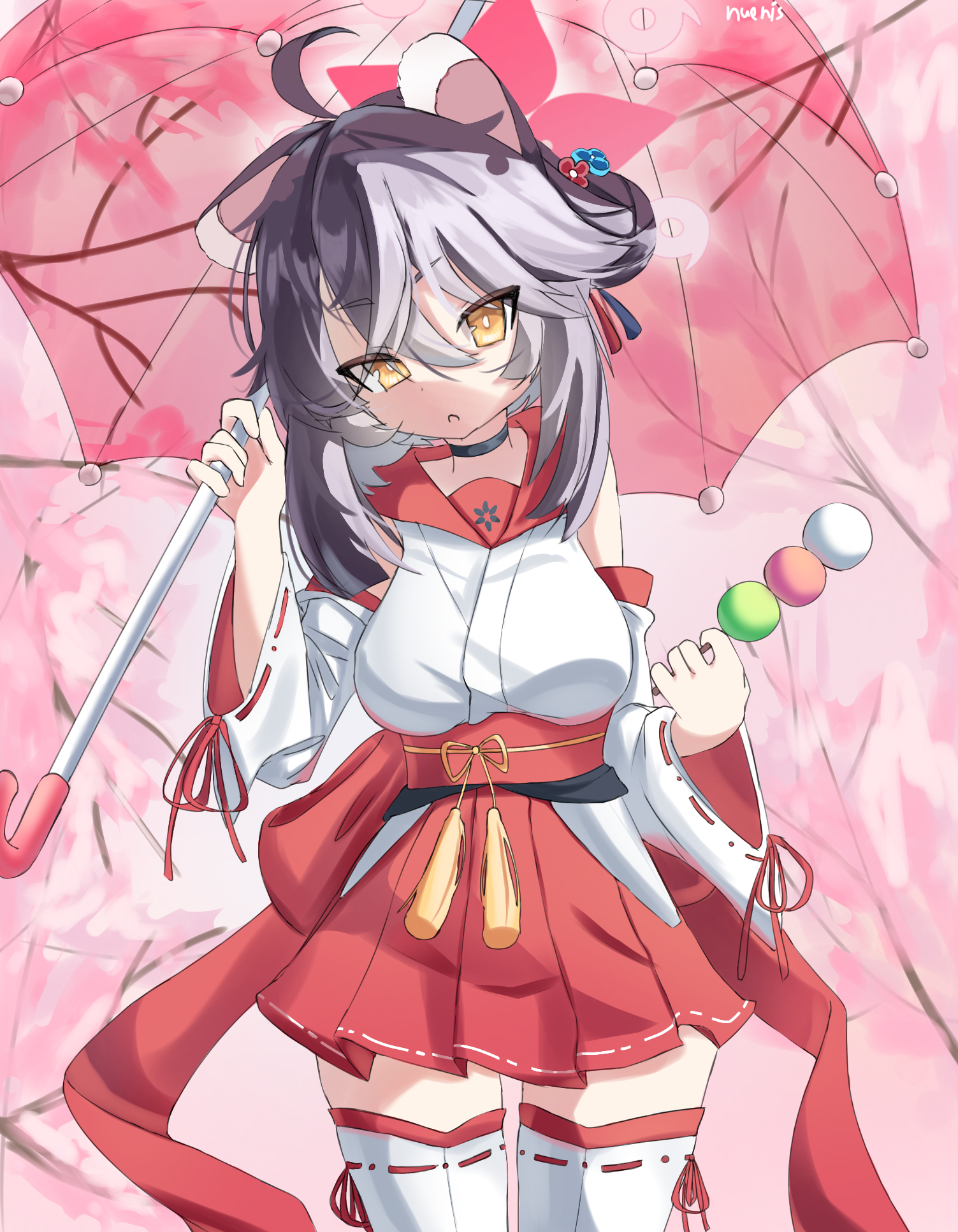 nuenis, kaede (blue archive), blue archive, highres, ahoge, animal ears, breasts, fang, hair bun, hakama, halo, japanese clothes, kimono, oppai loli, pink halo, raccoon ears, raccoon girl, red hakama, red halo, red sailor collar, sailor collar, sleeveless, sleeveless kimono, yellow eyes