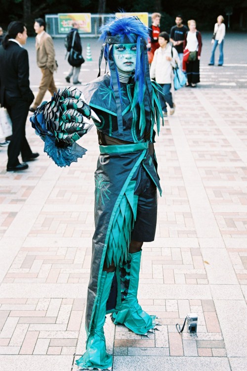 cosplay photo, photo (medium), tagme, bird, cosplay, solo focus, standing, what