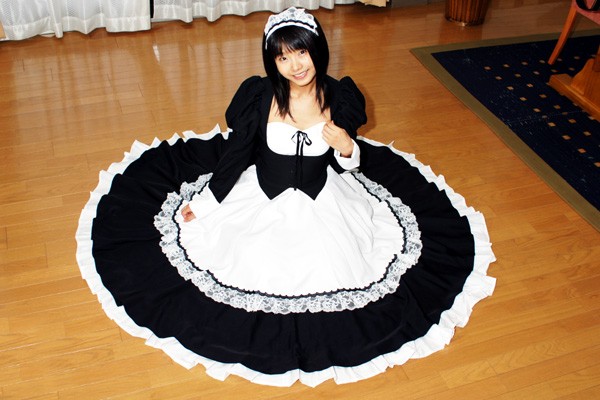 cosplay photo, off-topic, photo (medium), tagme, 1girl, cosplay, female focus, maid, solo