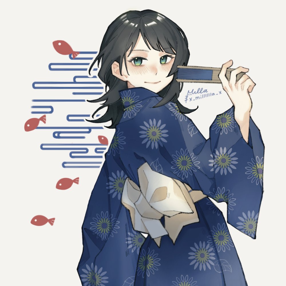 1xing yue, yahata umiri, bang dream!, bang dream! it's mygo!!!!!, commentary request, 1girl, back bow, black hair, blue eyes, blue kimono, bow, closed mouth, fish, floral print, floral print kimono, hand fan, holding, holding fan, japanese clothes, kimono, looking at viewer, looking back, obi, print kimono, sash, smile, solo