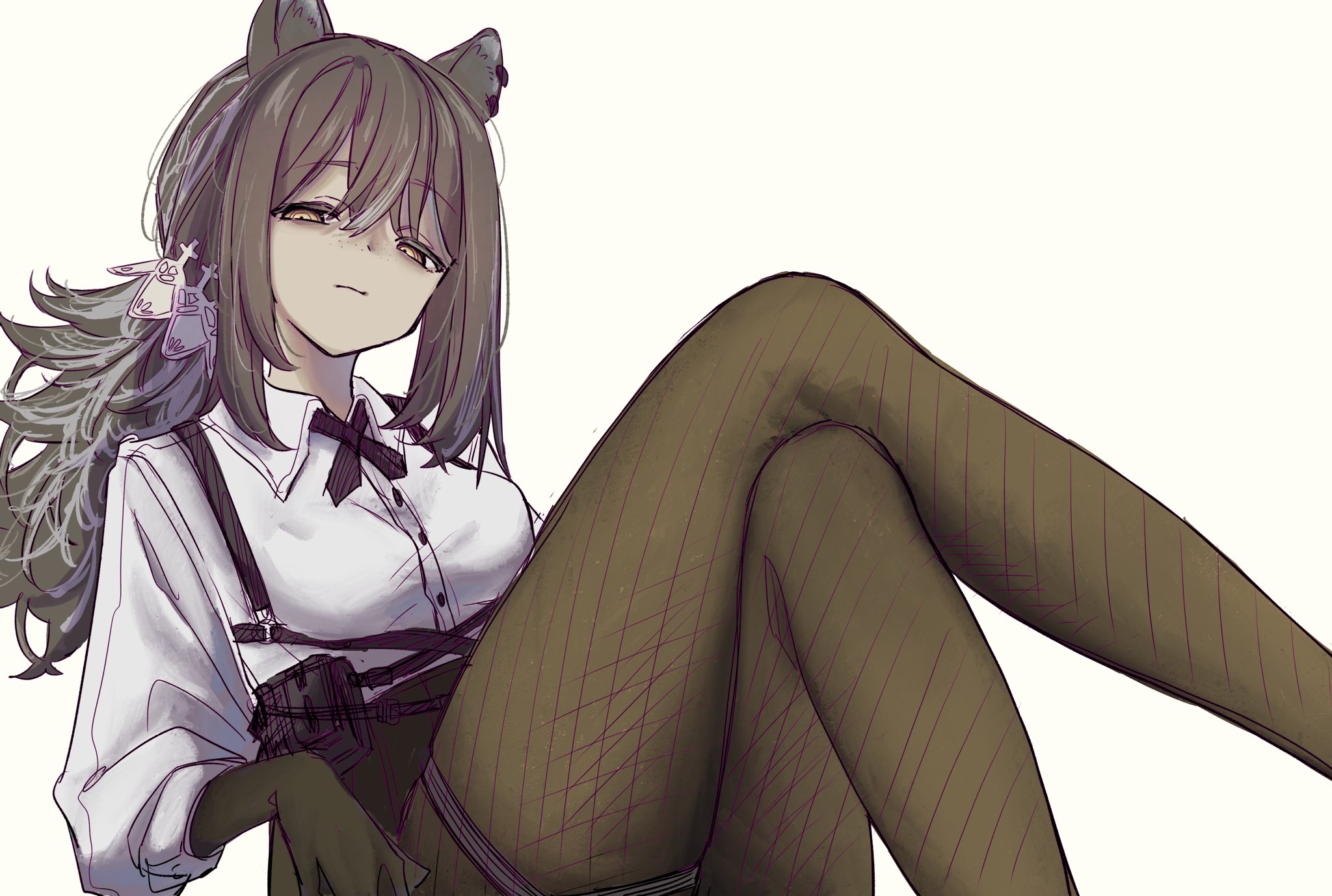 robin (arknights), arknights, highres, 1girl, animal ears, black cross tie, breasts, brown pantyhose, cross tie, crossed legs, freckles, half-closed eyes, looking at viewer, okura 0915, pantyhose, raccoon ears, raccoon girl, simple background, solo, thigh strap, white background, yellow eyes