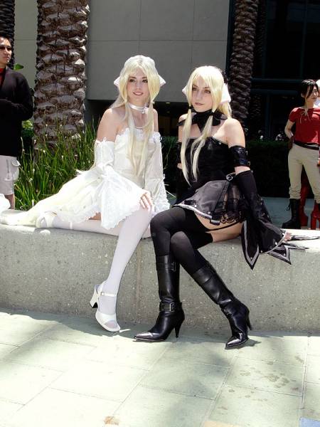 chii, freya, freya (chobits), chobits, cosplay photo, non-web source, photo (medium), 00s, 2003, 2girls, cosplay, multiple girls, thighhighs
