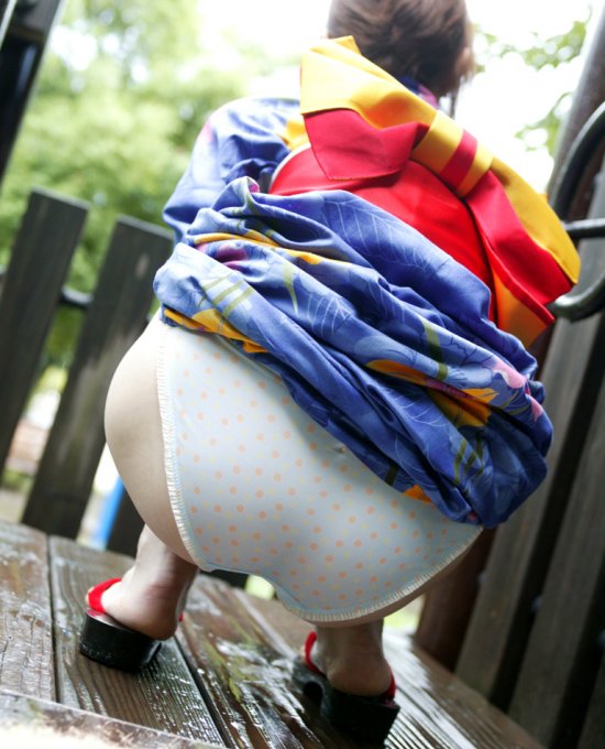 photo (medium), 1girl, asian, ass, female focus, japanese clothes, panties, solo, squatting, underwear