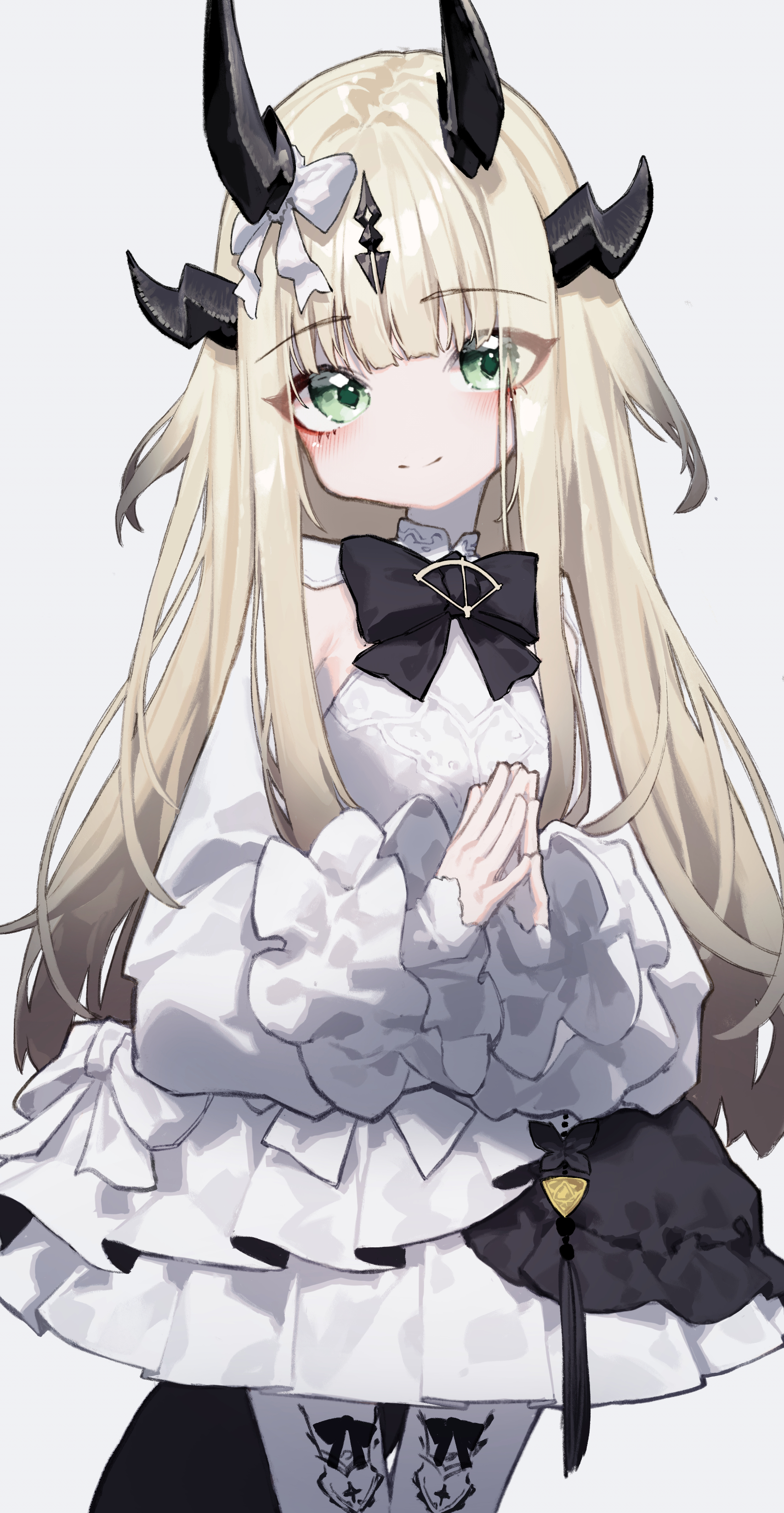 beudelb, reed (arknights), reed (young) (arknights), arknights, absurdres, commentary, highres, 1girl, black bow, black bowtie, black horns, blonde hair, bow, bowtie, closed mouth, cowboy shot, dragon horns, dress, green eyes, hair bow, horns, long hair, looking at viewer, own hands together, simple background, smile, solo, steepled fingers, white background, white bow, white dress