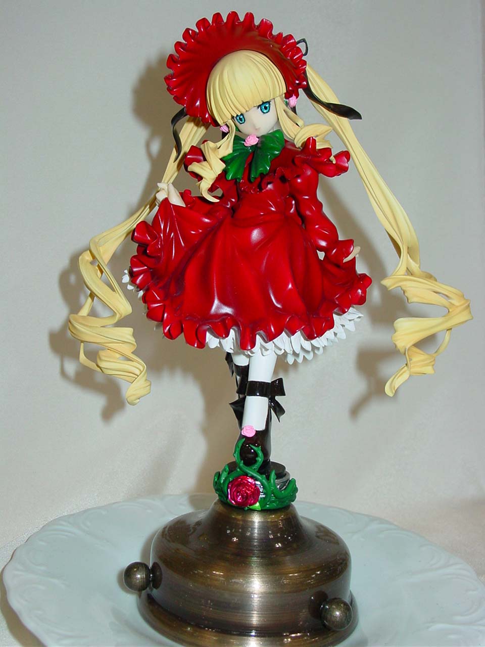 shinku, rozen maiden, highres, photo (medium), tagme, 00s, figure, flower, footwear flower
