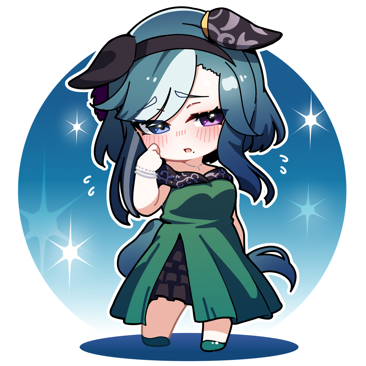 warashi, umamusume, commentary request, highres, 1girl, admire groove (umamusume), animal ears, asymmetrical bangs, black hairband, blue background, blue eyes, blush, bracelet, chibi, chibi only, dress, ears down, flying sweatdrops, full body, green dress, green hair, green shoes, hairband, hand up, hat, heterochromia, horse ears, horse girl, horse tail, jewelry, long hair, looking at viewer, mole, mole under mouth, multicolored hair, open mouth, outline, purple eyes, shoes, solo, standing, tail, two-tone hair, white hat, white outline