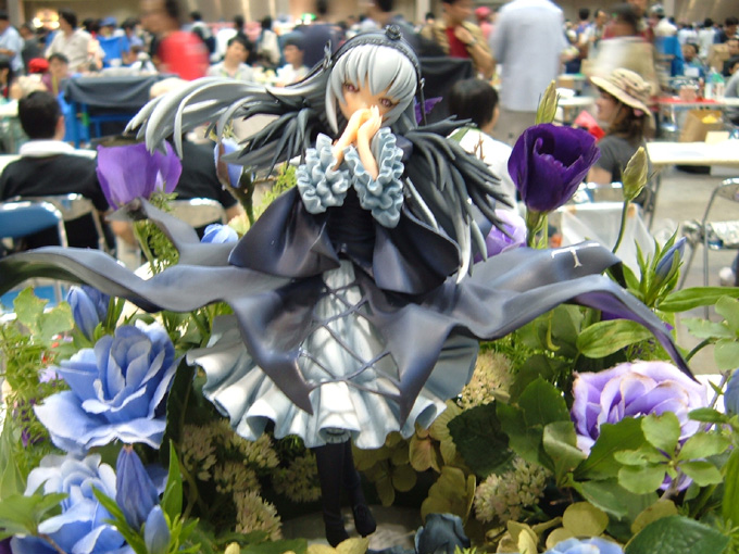suigintou, rozen maiden, wonder festival, wonder festival 2005, photo (medium), 00s, bonnet, dress, figure, flower, frills, gothic lolita, grey hair, hairband, hands on another's face, lolita fashion, long hair, skirt, solo focus