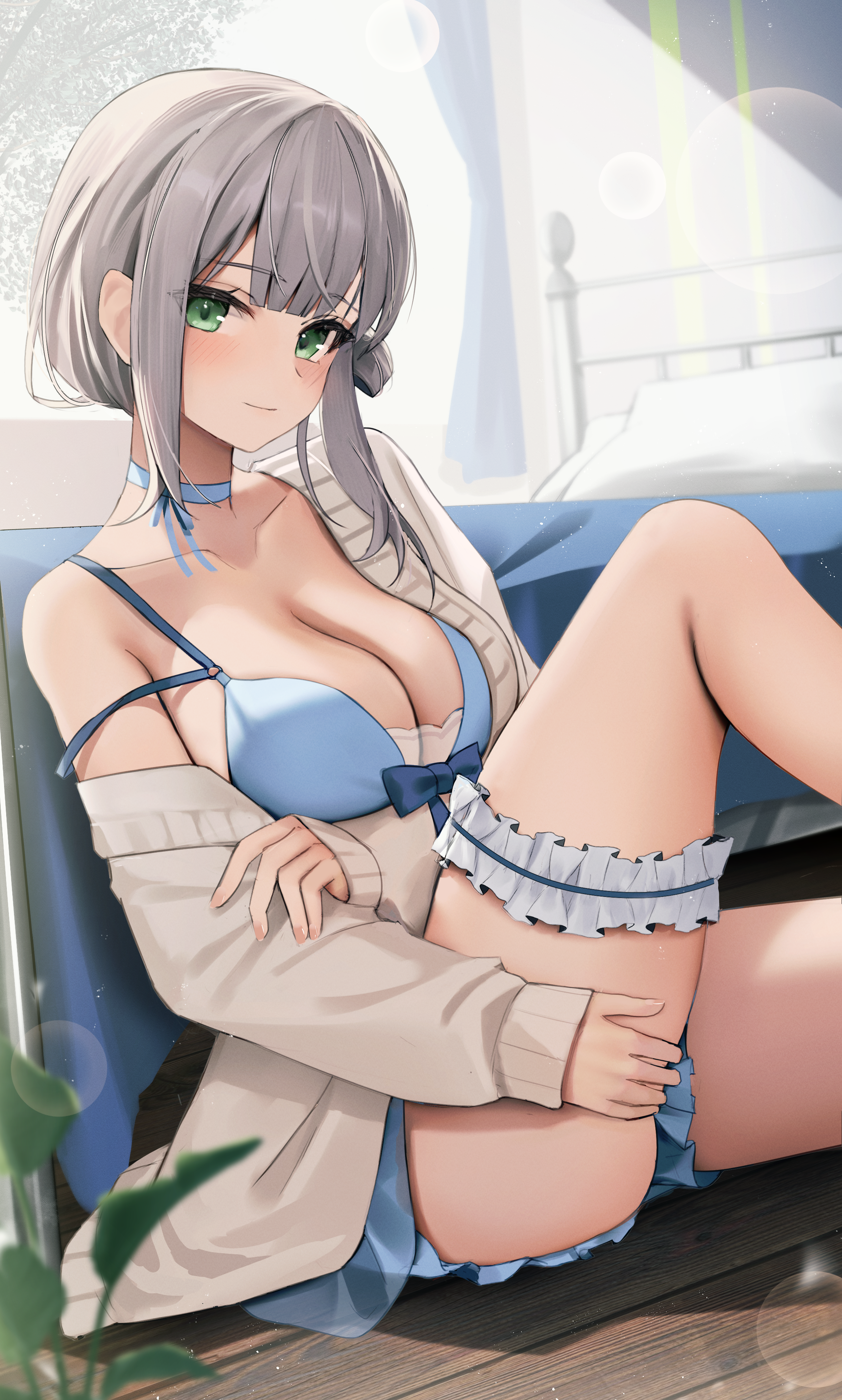 thomas 8000, shirogane noel, shirogane noel (9th costume), hololive, absurdres, highres, 1girl, babydoll, bedroom, blue babydoll, blue choker, blunt bangs, breasts, cardigan, center-flap bangs, choker, cleavage, day, frilled thigh strap, green eyes, grey hair, hair rings, indoors, knee up, looking at viewer, medium hair, official alternate costume, official alternate hairstyle, short hair, single hair ring, single off shoulder, sitting, sleeves past wrists, solo, thigh strap, white cardigan