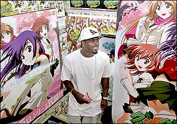 kutsuki futaba, michael vick, green green, lowres, photo (medium), 00s, 1boy, akihabara (tokyo), chain, chain necklace, dark-skinned male, dark skin, falcons, indoors, male focus, necklace, solo, standing