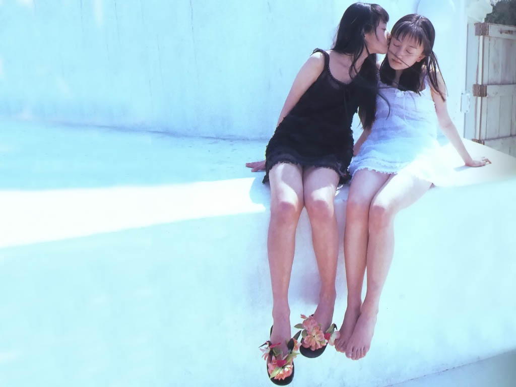 photo (medium), 2girls, asian, barefoot, black hair, black vs white, closed eyes, dress, feet, kiss, legs, multiple girls, outdoors, shoes, sundress, toes, yuri