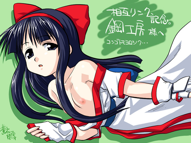 haganemaru kennosuke, nakoruru, samurai spirits, traditional clothes, 1girl, bow, breasts, female focus, flat chest, green background, nipples, off shoulder, red bow, small breasts, solo