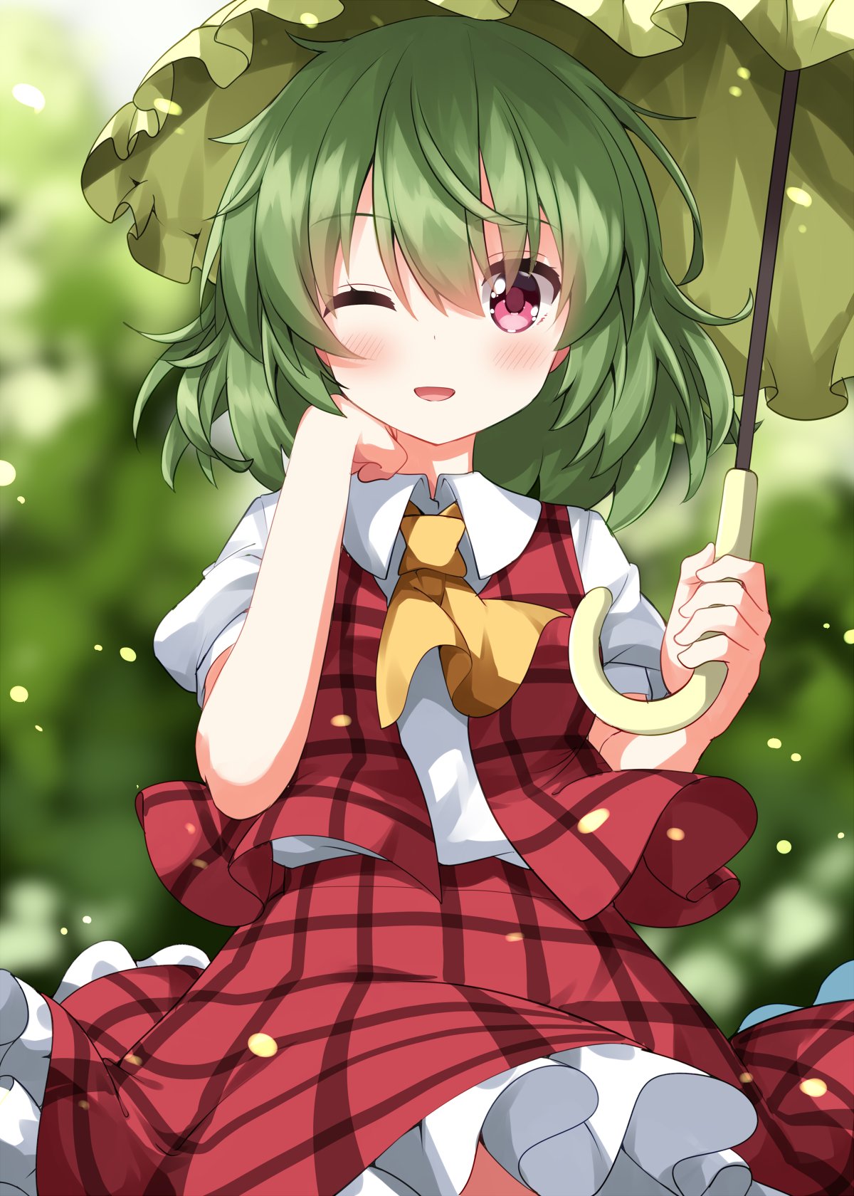 ruu (tksymkw), kazami yuuka, touhou, commentary, highres, 1girl, ;d, ascot, blurry, blurry background, blush, collared shirt, cowboy shot, frilled skirt, frills, green background, green hair, green umbrella, hair between eyes, holding, holding umbrella, looking at viewer, one eye closed, open clothes, open mouth, open vest, plaid clothes, plaid skirt, red eyes, red skirt, red vest, shirt, short hair, short sleeves, skirt, skirt set, smile, solo, umbrella, vest, white shirt, yellow ascot