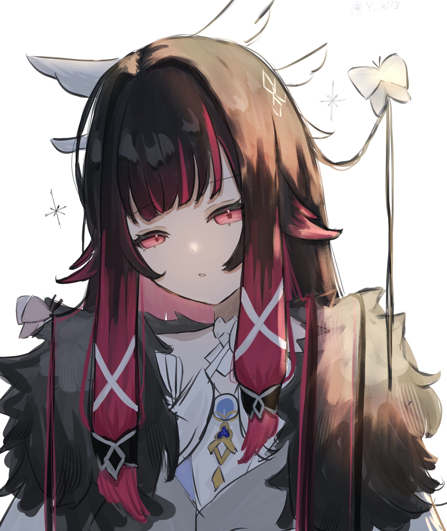 columbina (genshin impact), genshin impact, highres, 1girl, black hair, fur trim, hair ornament, half-closed eyes, head wings, long hair, looking at viewer, multicolored hair, pink eyes, pink hair, sidelocks, simple background, solo, upper body, white wings, wings, x hair ornament, y kii3