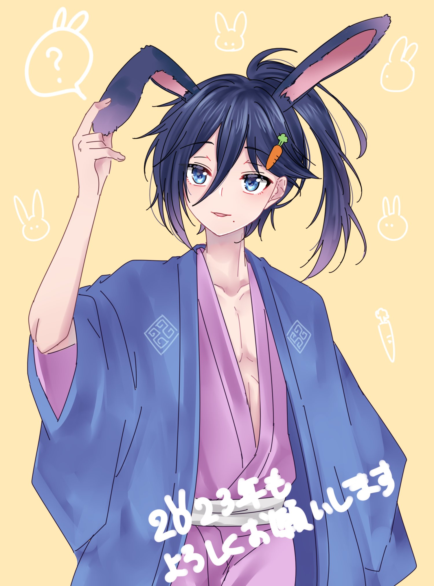 cecilus segmunt, re:zero kara hajimeru isekai seikatsu, highres, animal ear headband, animal ears, asymmetrical bangs, blue eyes, blue hair, carrot, carrot hair ornament, closed mouth, food-themed hair ornament, hair between eyes, hair ornament, holding, japanese clothes, kimono, layered clothes, long hair, looking at viewer, mole, mole under mouth, open clothes, oshi suko1, ponytail, rabbit, rabbit ears, raised eyebrows, sash, simple background, smile, smug, speech bubble, text background, upper body, yellow background, yukata