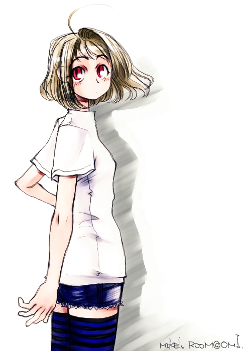 mike156, arcueid brunestud, tsukihime, 00s, 1girl, ahoge, artist name, blonde hair, blue thighhighs, brown hair, denim, denim shorts, female focus, red eyes, short hair, shorts, signature, simple background, solo, striped clothes, striped thighhighs, thighhighs, white background, zettai ryouiki