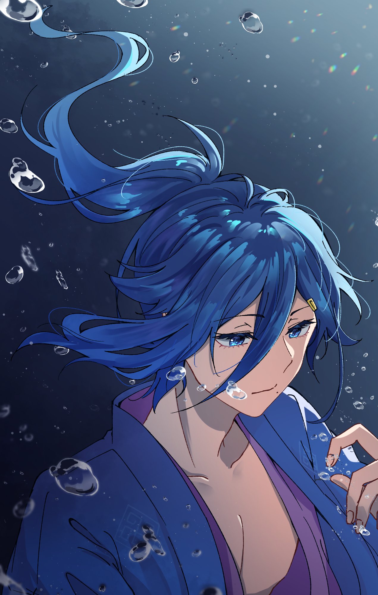 cecilus segmunt, re:zero kara hajimeru isekai seikatsu, highres, 1boy, ahoge, blue eyes, blue hair, bubble, closed mouth, dark background, floating hair, glowing, gradient hair, hair between eyes, hair ornament, japanese clothes, kimono, layered clothes, light rays, long hair, looking down, mole, mole under mouth, multicolored hair, open clothes, oshi suko1, ponytail, sash, smile, solo, underwater, upper body, water, yukata