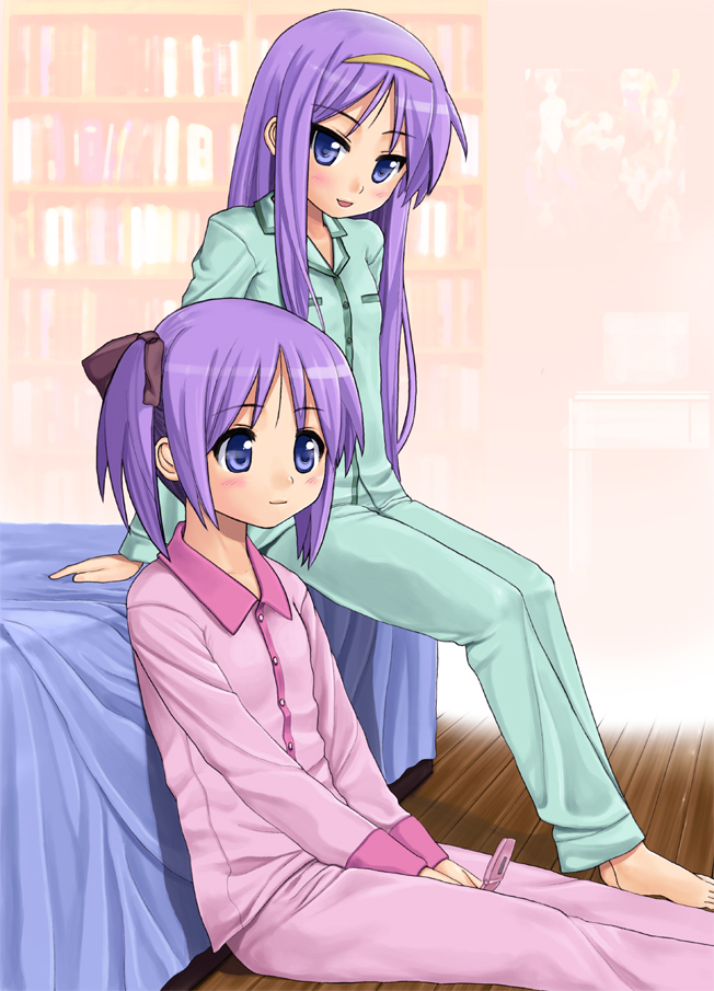 hiiragi kagami, hiiragi tsukasa, lucky star, tagme, 00s, 2girls, bed, blue eyes, blush, cellphone, multiple girls, pajamas, phone, purple hair, siblings, sisters, sitting, twins, twintails