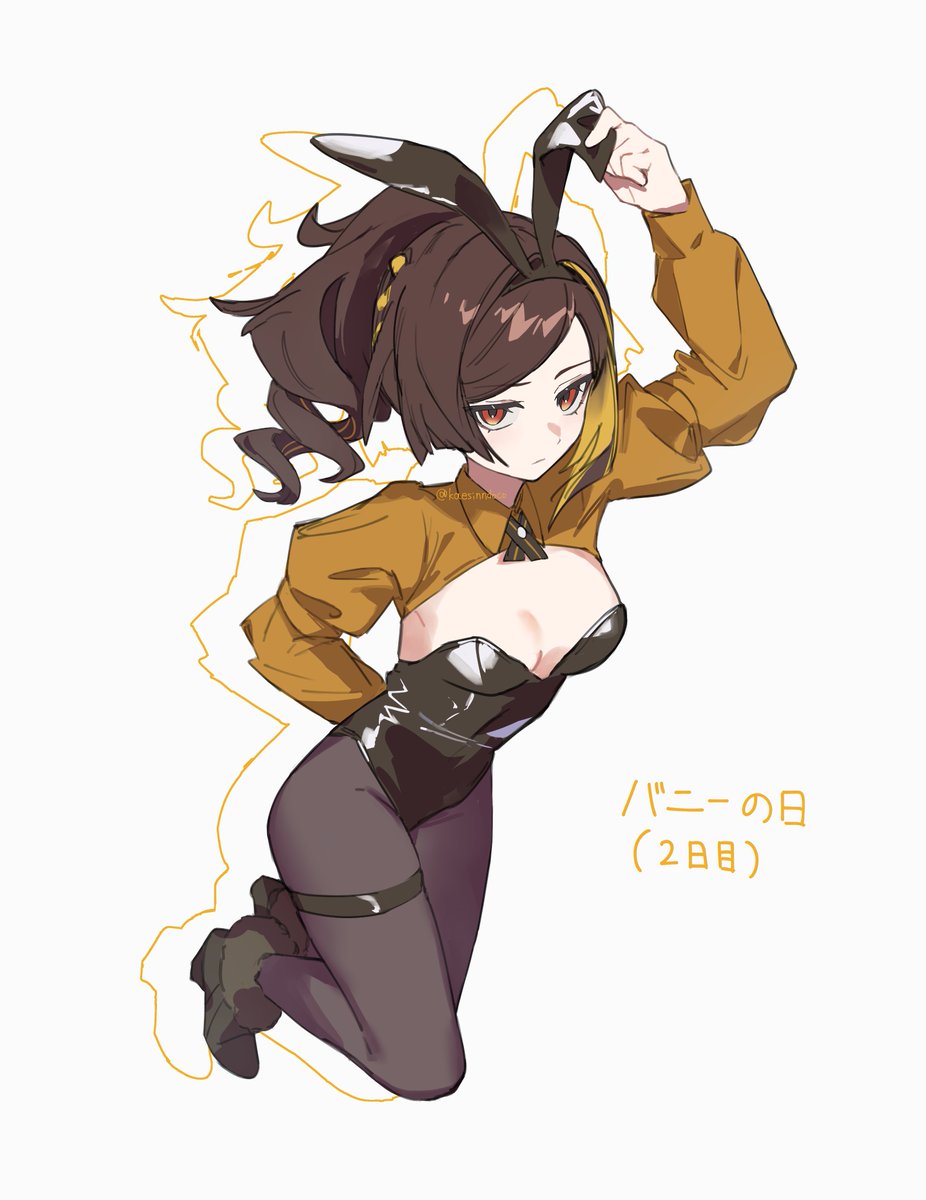 kaesinndoko, chiori (genshin impact), genshin impact, commentary, highres, 1girl, animal ears, arm behind back, arm up, black leotard, black pantyhose, blonde hair, breasts, brown hair, cleavage, collared shrug, drill hair, drill ponytail, fake animal ears, fur-trimmed shoes, hair ornament, large breasts, leotard, long hair, looking at viewer, multicolored hair, orange eyes, orange shrug, pantyhose, playboy bunny, ponytail, puffy sleeves, rabbit ears, shrug (clothing), solo, streaked hair, thigh strap, white background