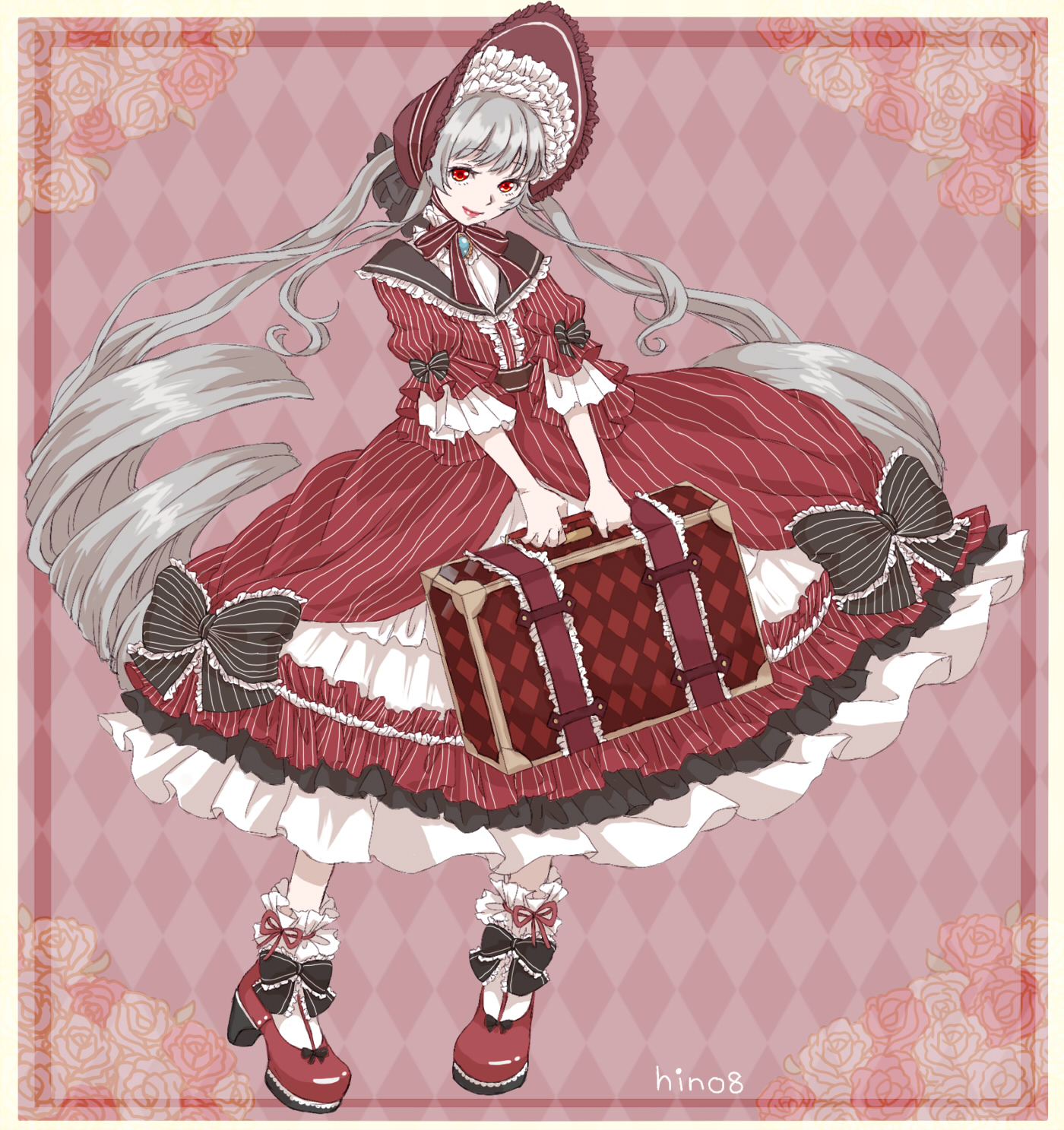 hino (8), miracle nikki, nikki (series), commentary request, highres, partial commentary, 1girl, ankle bow, ankle ribbon, argyle background, bonnet, border, bow, bowtie, brooch, brown bow, classic lolita, closed mouth, dress, dress bow, drill hair, eyelashes, flower, frilled bow, frilled dress, frilled headwear, frilled sleeves, frilled socks, frills, full body, grey bow, grey hair, hair through headwear, happy, high heels, holding, holding suitcase, jewelry, lipstick, lolita fashion, long dress, long hair, long sleeves, maiden's romance (miracle nikki), makeup, official alternate color, outside border, picture frame, pink lips, puffy long sleeves, puffy sleeves, pumps, red background, red bonnet, red bow, red bowtie, red brooch, red dress, red eyes, red ribbon, red shoes, ribbon, ribbon legwear, rose, shirt, shirt under dress, shoes, signature, sleeve bow, smile, socks, solo, striped bow, striped clothes, striped dress, suitcase, three-quarter sleeves, twin drills, twintails, vertical-striped clothes, vertical-striped dress, very long hair, white border, white shirt, white socks