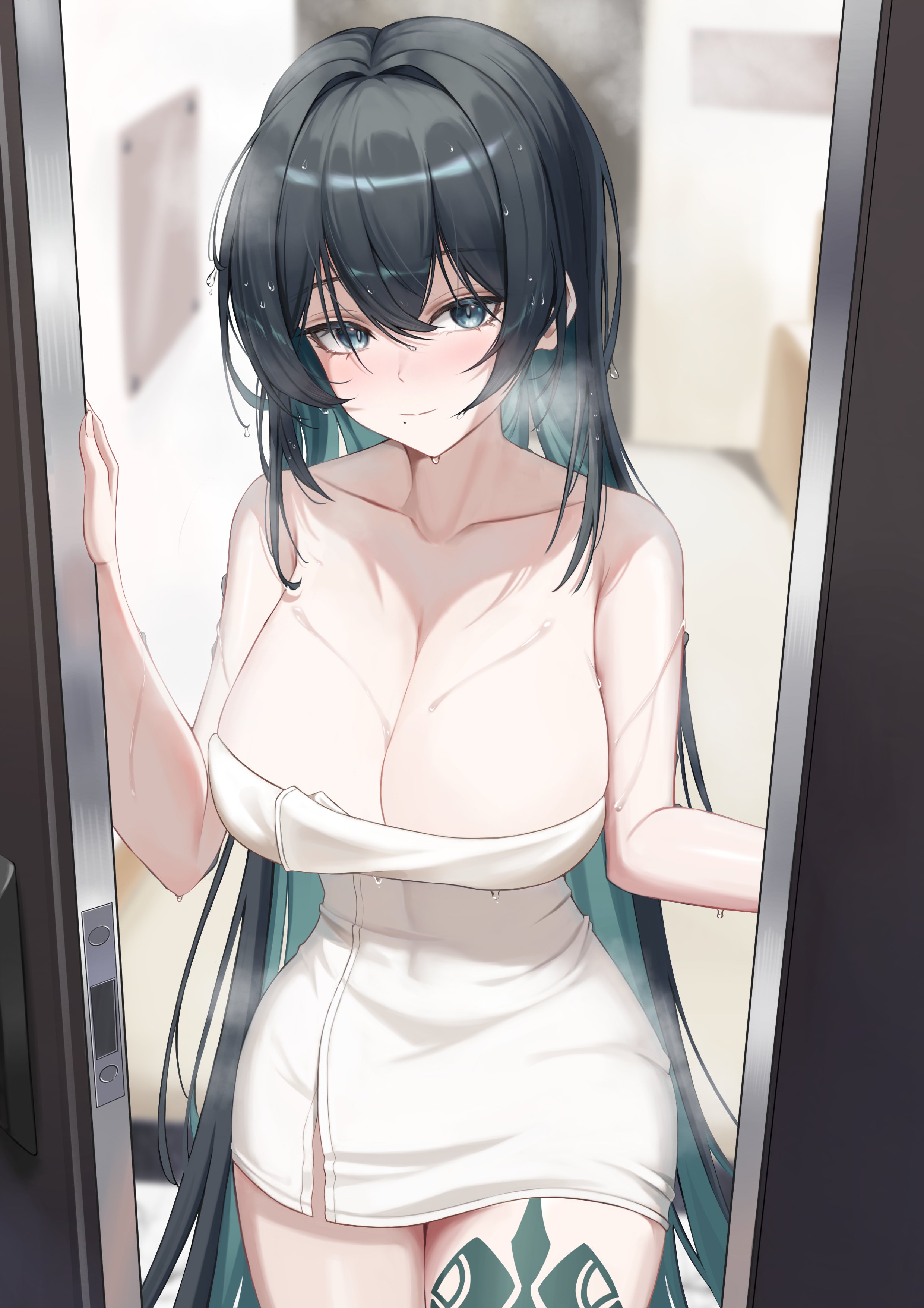plaga (counter:side), counter:side, absurdres, highres, 1girl, alternate costume, aqua eyes, armpit crease, bare shoulders, black hair, bra, breasts, bright pupils, cleavage, collarbone, colored inner hair, door, doorway, hair between eyes, indoors, large breasts, leg tattoo, light smile, long hair, looking at viewer, mole, mole under mouth, multicolored hair, nightgown, open door, plunging neckline, sitting, sliding doors, solo, tattoo, towel, underwear, very long hair, water, wet, wet hair, wet towel