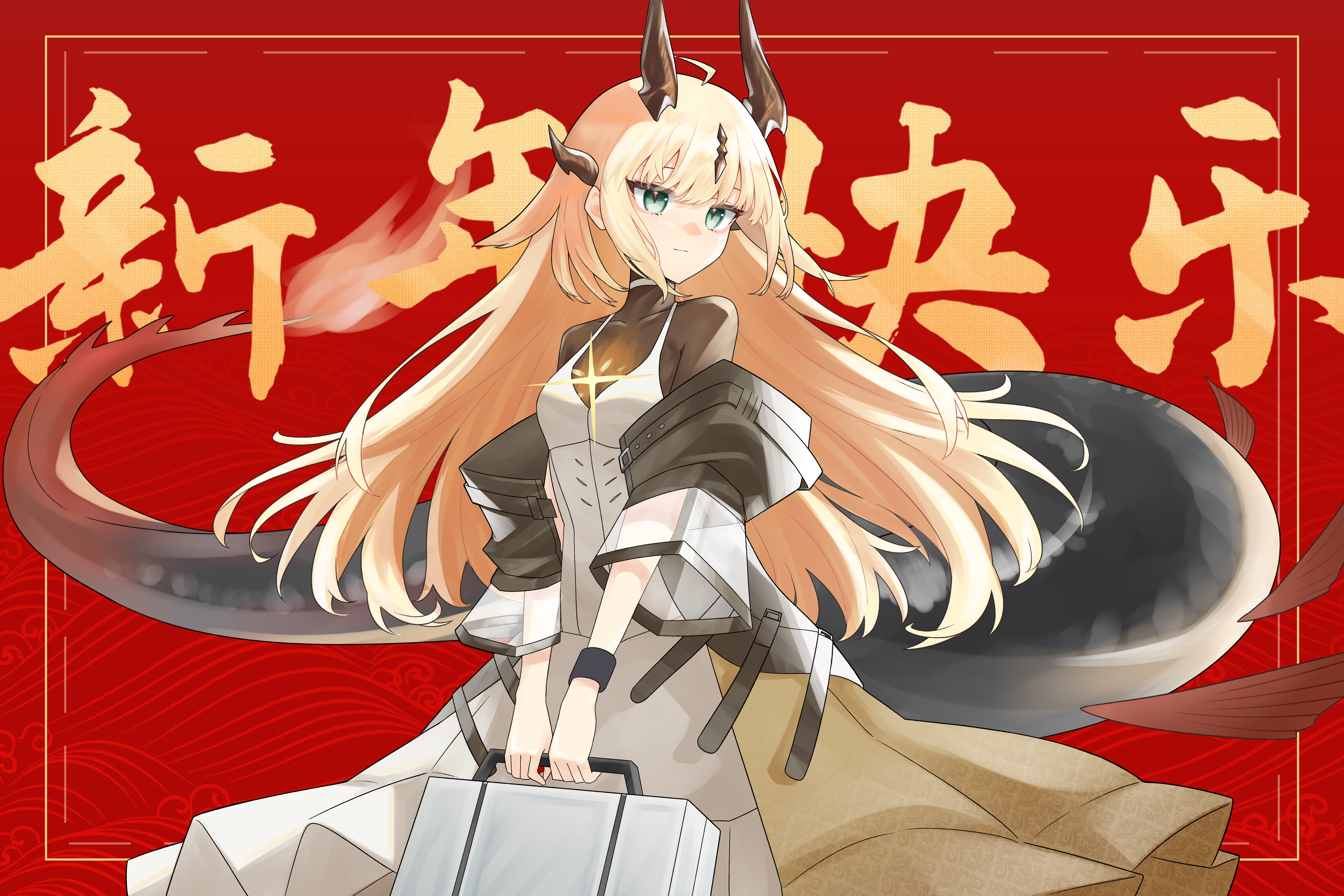 jiuyu qame, reed (arknights), reed the flame shadow (arknights), arknights, absurdres, chinese commentary, commentary, highres, 1girl, ahoge, black tail, blonde hair, bodystocking, brown horns, brown tail, choker, closed mouth, covered collarbone, dress, green eyes, holding, holding suitcase, horns, light smile, long hair, off shoulder, red background, solo, suitcase, tail, v arms, white choker, white dress