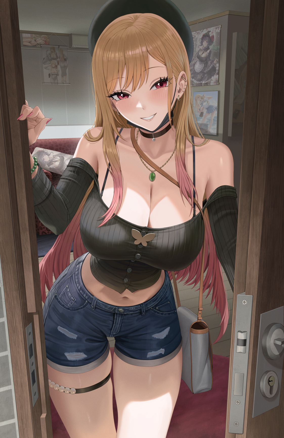 silvertsuki, kitagawa marin, kuroe shizuku, sono bisque doll wa koi wo suru, commentary, highres, 1girl, beret, black hat, black sleeves, blonde hair, blue shorts, breasts, cleavage, collarbone, detached sleeves, door, gradient hair, grey bag, hat, jewelry, large breasts, long hair, midriff, multicolored hair, navel, necklace, open door, pink hair, red eyes, shorts, smile, solo
