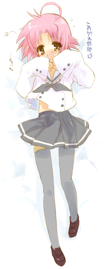 sacchi, satti, kogami akira, lucky star, 00s, 1girl, alternate legwear, female focus, long sleeves, oversized clothes, pink hair, red hair, school uniform, serafuku, solo, thighhighs, yellow eyes, zettai ryouiki