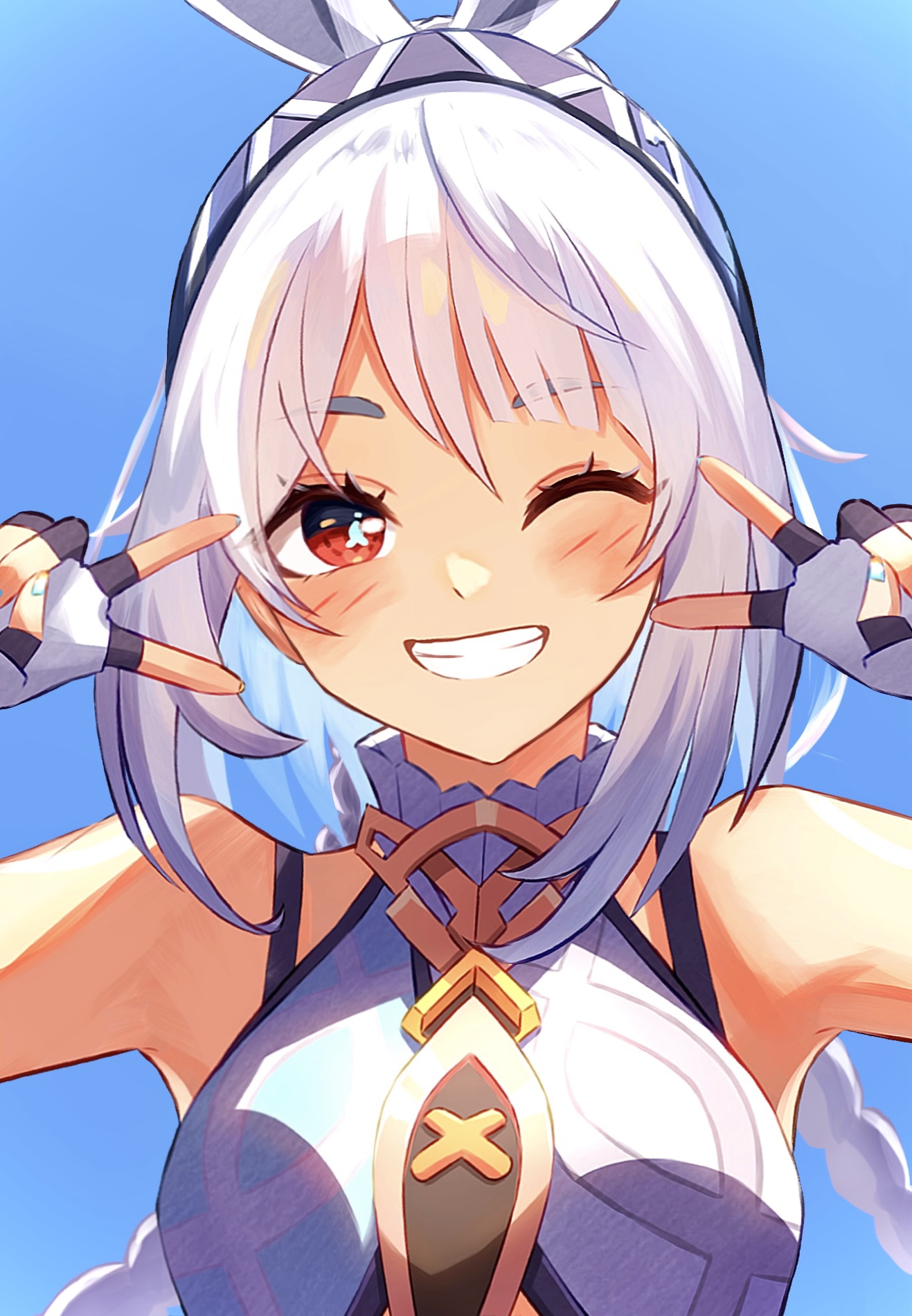 yoi (a27963244), mualani (genshin impact), genshin impact, highres, 1girl, ;d, bare shoulders, blue background, blue hair, blue hairband, blush, braid, crop top, dark skin, double v, fingerless gloves, fish-shaped pupils, gloves, grin, hairband, long hair, multicolored hair, one eye closed, open mouth, red eyes, smile, solo, symbol-shaped pupils, twin braids, upper body, v, white hair