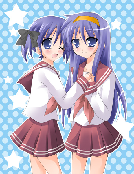 kokonogi kisara, hiiragi kagami, hiiragi tsukasa, lucky star, 00s, 2girls, ;d, blue eyes, cowboy shot, long hair, long sleeves, looking at viewer, multiple girls, one eye closed, open mouth, pleated skirt, purple hair, red skirt, sailor collar, school uniform, serafuku, siblings, sisters, skirt, smile, standing, twins