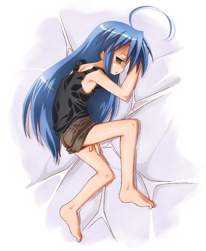umekichi, izumi konata, lucky star, 00s, 1girl, ahoge, bare shoulders, barefoot, female focus, from above, full body, green eyes, long hair, looking at viewer, lying, on side, profile, shorts, sleeveless, solo, tank top, thighs, very long hair