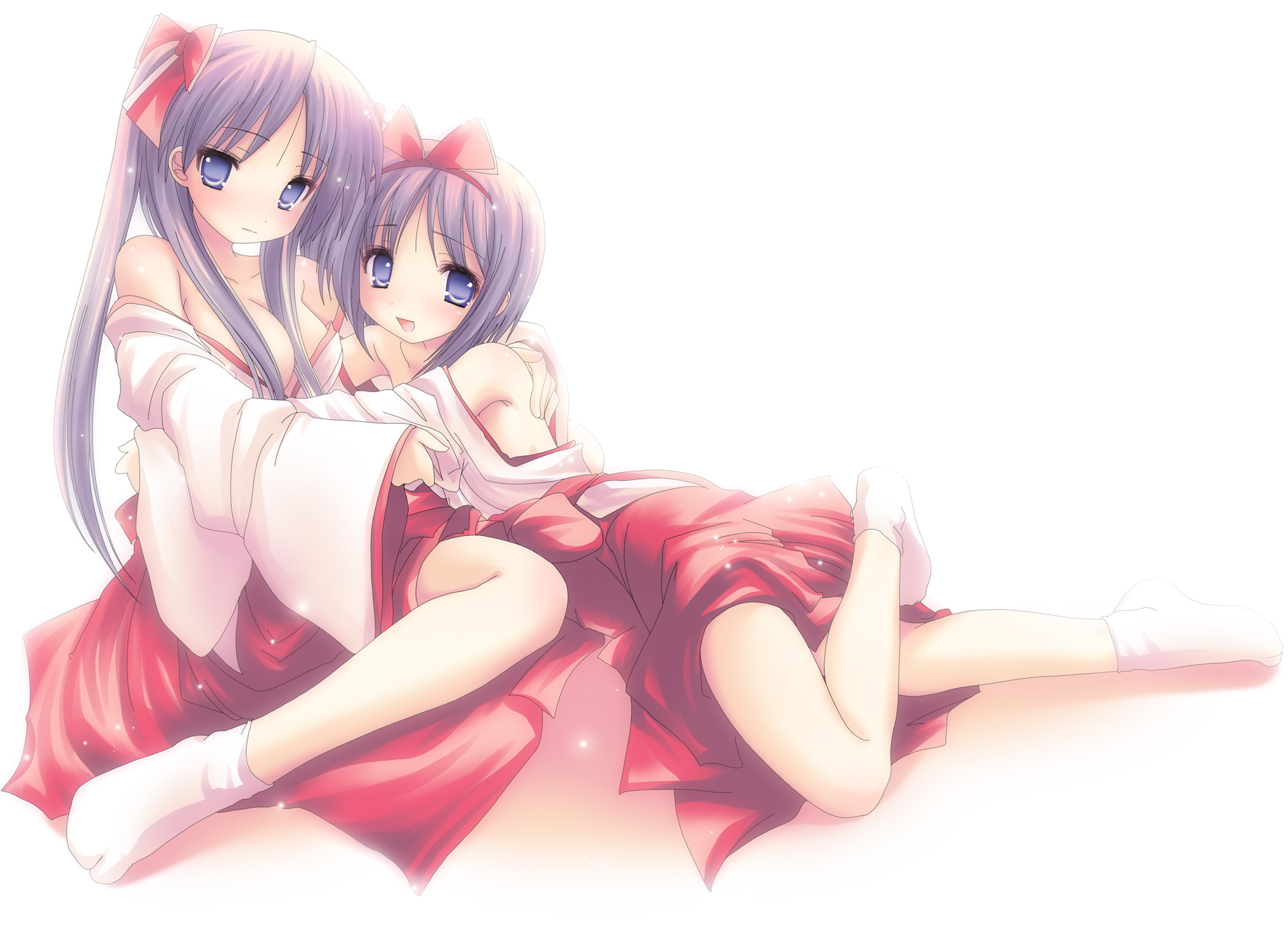 hiiragi kagami, hiiragi tsukasa, lucky star, highres, tagme, 00s, 2girls, japanese clothes, miko, multiple girls, sisters, twins