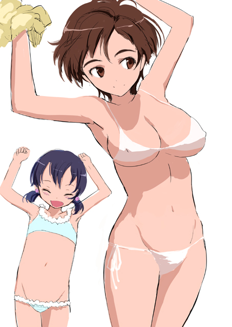 sasahara yuuki, amaha masane, amaha rihoko, witchblade, 00s, 2girls, age difference, arms up, bikini, breasts, brown eyes, brown hair, cleavage, flat chest, large breasts, lowleg, mother and daughter, multiple girls, side-tie bikini bottom, small breasts, standing, swimsuit