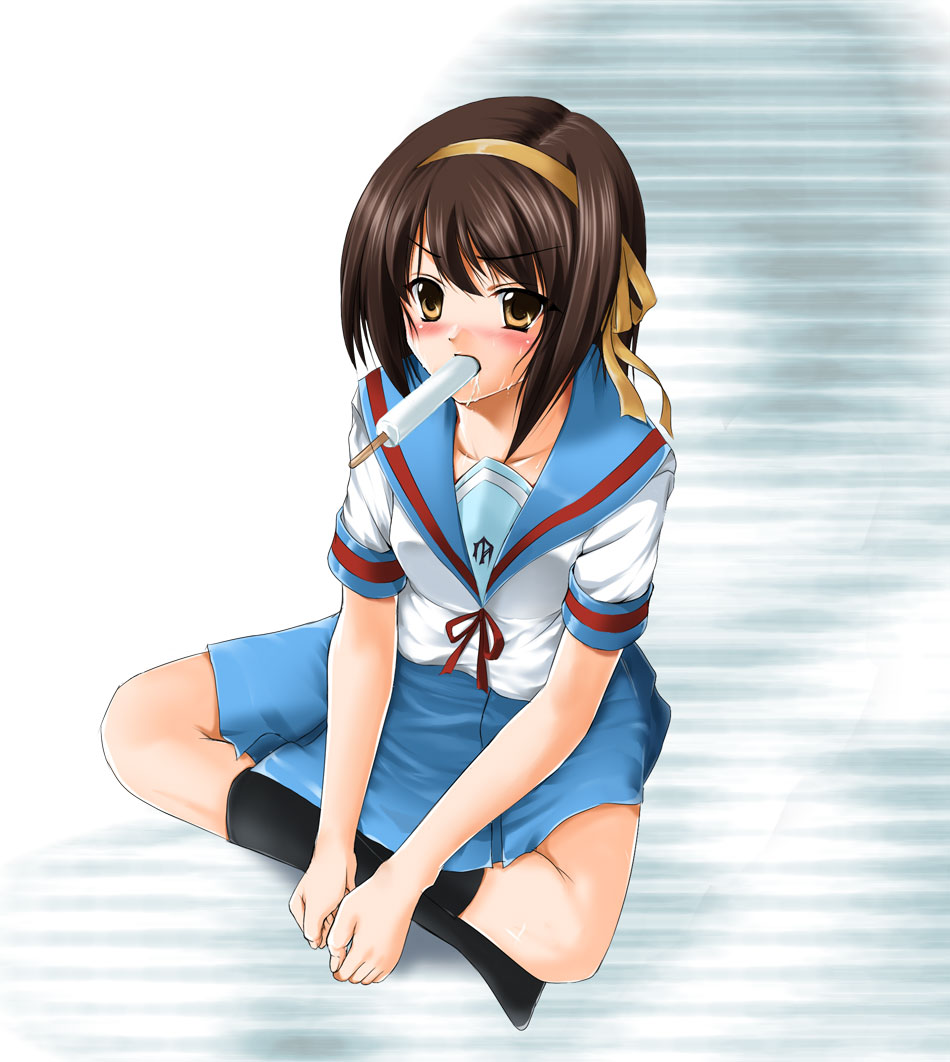 ryuushou, suzumiya haruhi, suzumiya haruhi no yuuutsu, 00s, brown hair, food, popsicle, school uniform, serafuku, short hair, solo