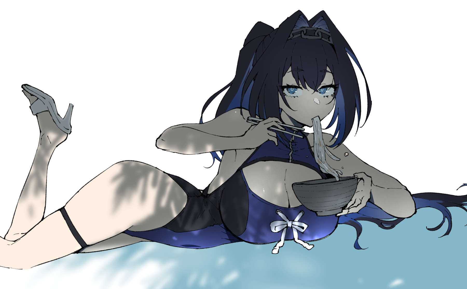 henriiku (ahemaru), ouro kronii, ouro kronii (holonatsu paradise), hololive, hololive english, holonatsu paradise, commentary, hashtag-only commentary, highres, 1girl, black one-piece swimsuit, blue eyes, blue hair, blue one-piece swimsuit, bowl, breasts, chain, chain headband, chopsticks, cleavage, cleavage cutout, clothing cutout, colored inner hair, covered navel, dappled sunlight, double-parted bangs, eating, expressionless, food, foot out of frame, hair intakes, high heel sandals, high heels, holding, holding bowl, holding chopsticks, large breasts, long hair, looking at viewer, lying, multicolored hair, noodles, official alternate costume, official alternate hairstyle, on stomach, one-piece swimsuit, ponytail, ramen, sandals, shade, simple background, solo, sunlight, swimsuit, thigh strap, two-tone one-piece swimsuit, virtual youtuber, white background, white sandals