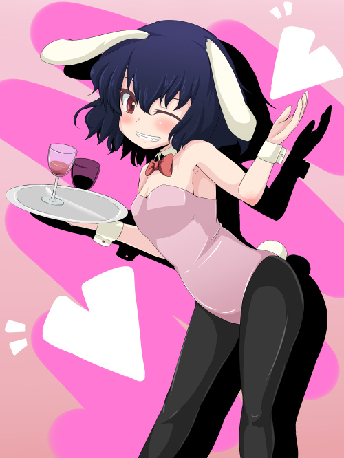 hatsuse rui, inaba tewi, touhou, commentary request, 1girl, alternate costume, animal ears, black hair, black pantyhose, blush, bow, bowtie, breasts, brown eyes, cleavage, collar, cowboy shot, detached collar, floppy ears, grin, heart, holding, holding tray, leotard, looking at viewer, one eye closed, pantyhose, pink leotard, playboy bunny, purple background, rabbit ears, rabbit girl, rabbit tail, red bow, red bowtie, short hair, small breasts, smile, solo, strapless, strapless leotard, tail, tray, white collar